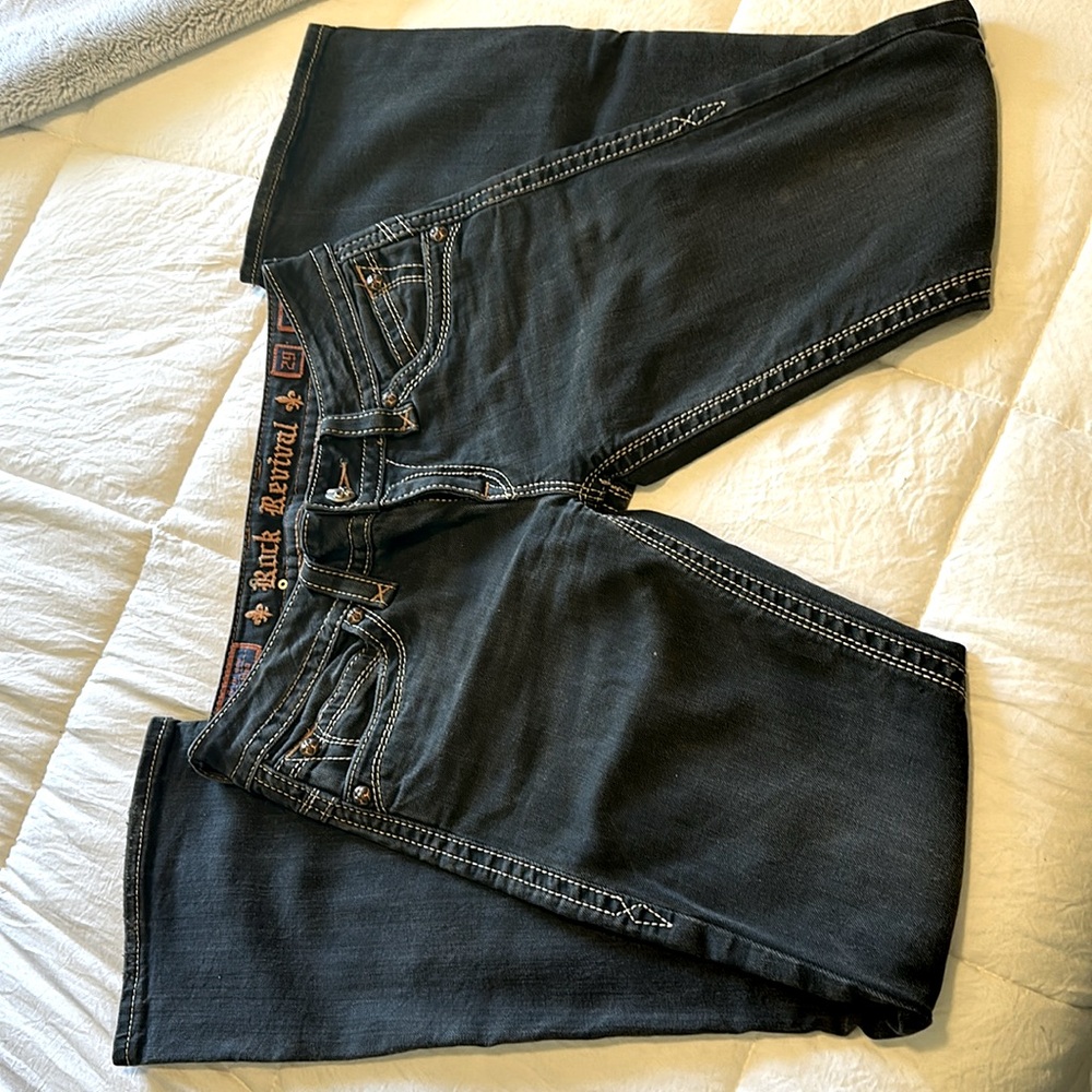 Rock revival boot, cut jeans